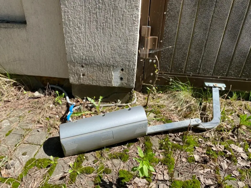 Замена торсионных пружин секционных ворот